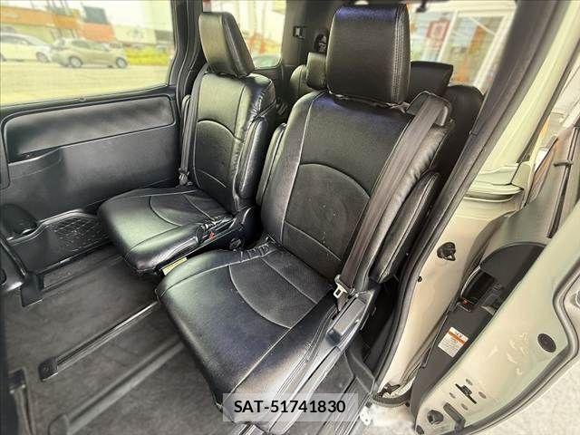 Toyota VOXY 2019-10 7331056-18