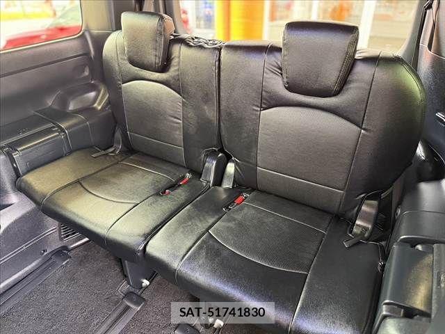 Toyota VOXY 2019-10 7331056-19