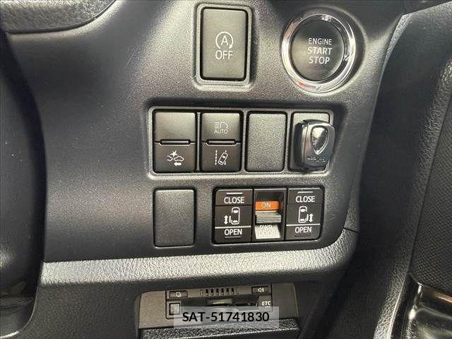 Toyota VOXY 2019-10 7331056-23