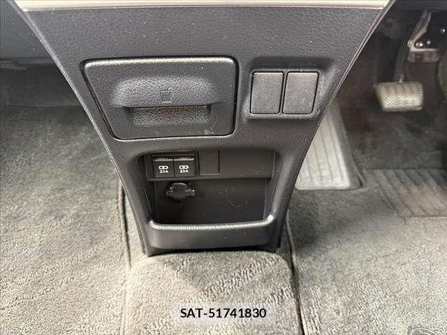 Toyota VOXY 2019-10 7331056-25