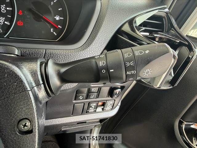 Toyota VOXY 2019-10 7331056-27