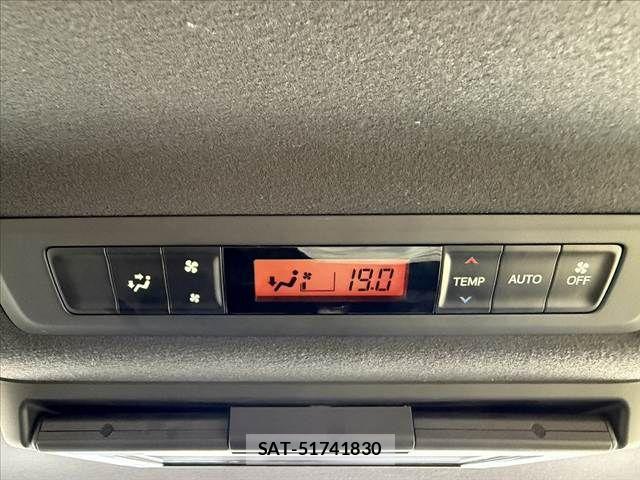 Toyota VOXY 2019-10 7331056-29