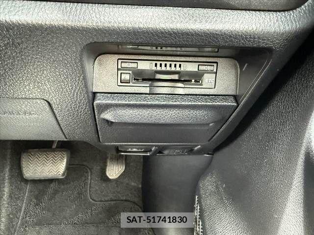 Toyota VOXY 2019-10 7331056-4