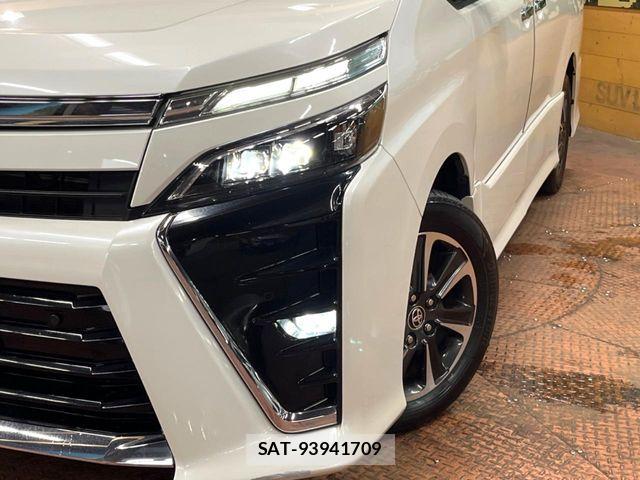 Toyota VOXY 2019-09 7360405-12