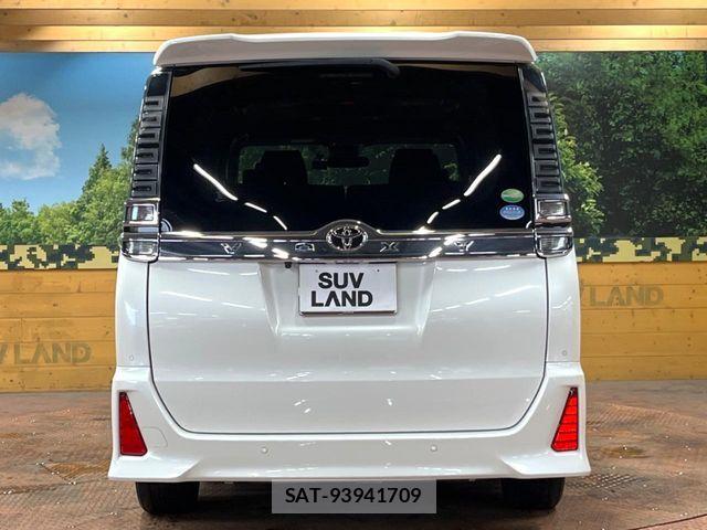 Toyota VOXY 2019-09 7360405-15