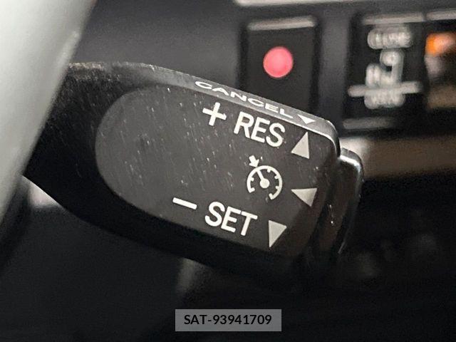 Toyota VOXY 2019-09 7360405-6