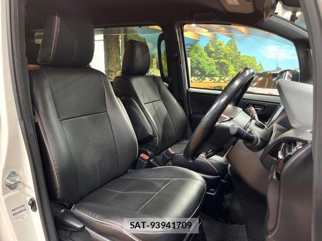 Toyota VOXY 2019-09 7360405-7