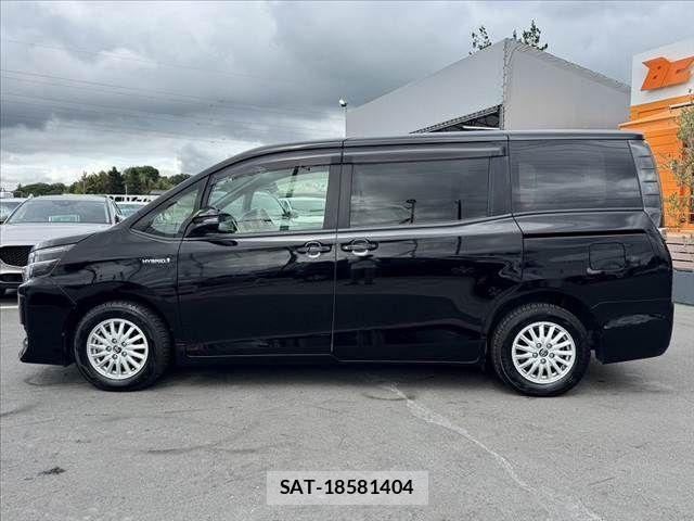 Toyota VOXY 2016-07 7360428-10