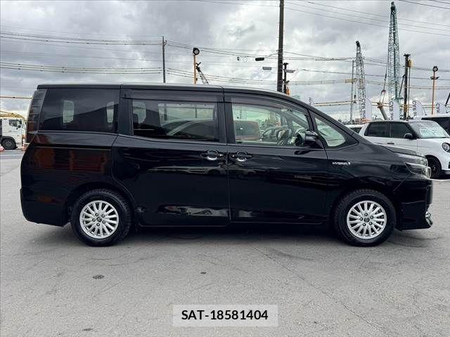 Toyota VOXY 2016-07 7360428-11