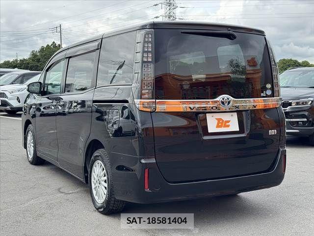 Toyota VOXY 2016-07 7360428-12