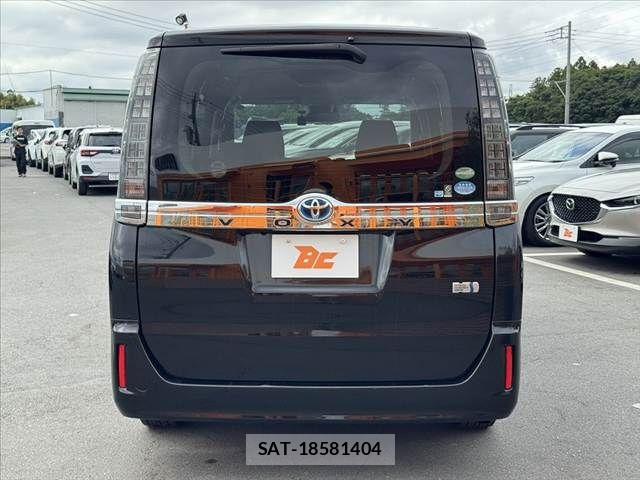 Toyota VOXY 2016-07 7360428-13