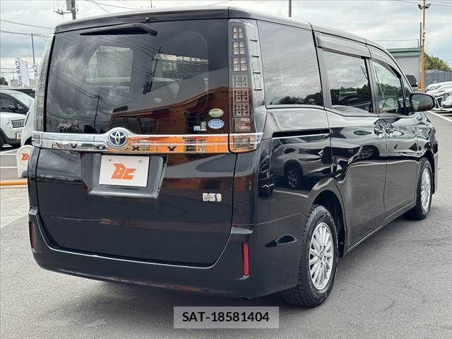 Toyota VOXY 2016-07 7360428-14