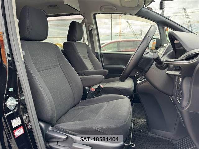 Toyota VOXY 2016-07 7360428-15