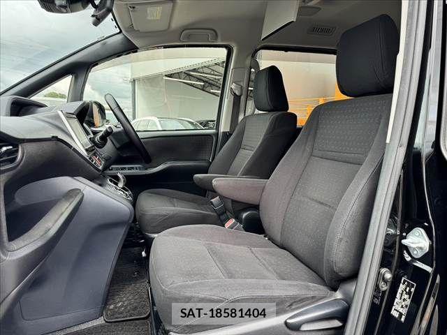 Toyota VOXY 2016-07 7360428-16