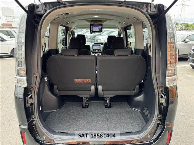Toyota VOXY 2016-07 7360428-18