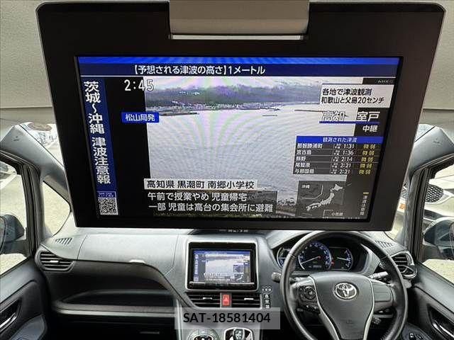 Toyota VOXY 2016-07 7360428-1