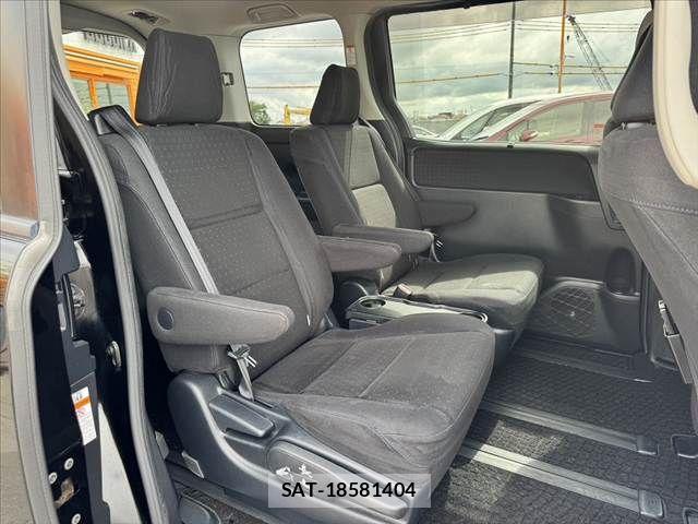 Toyota VOXY 2016-07 7360428-19