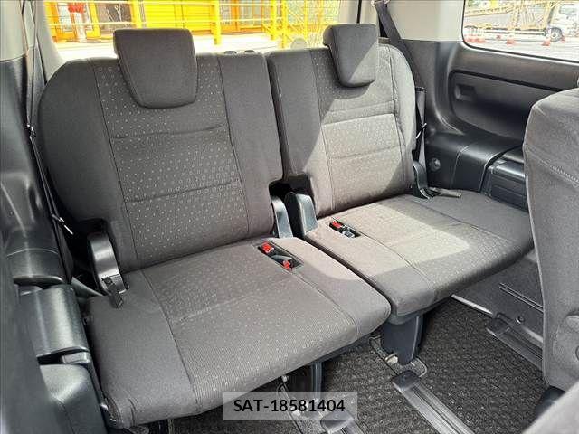 Toyota VOXY 2016-07 7360428-20
