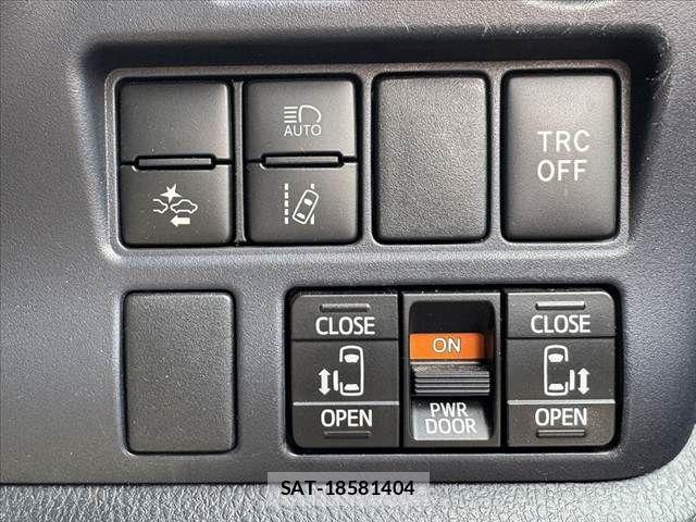 Toyota VOXY 2016-07 7360428-4