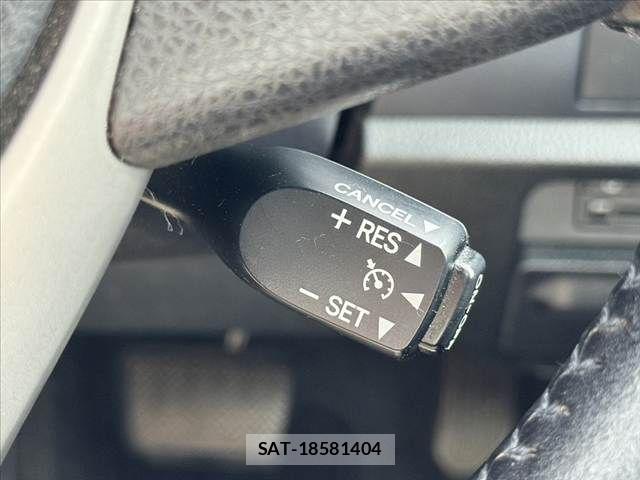 Toyota VOXY 2016-07 7360428-5