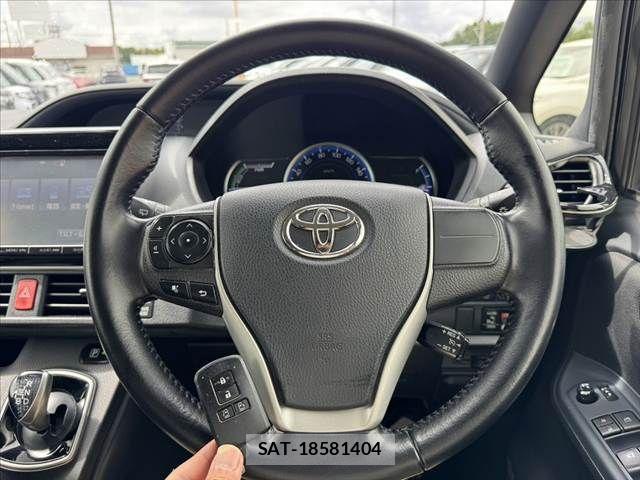 Toyota VOXY 2016-07 7360428-6