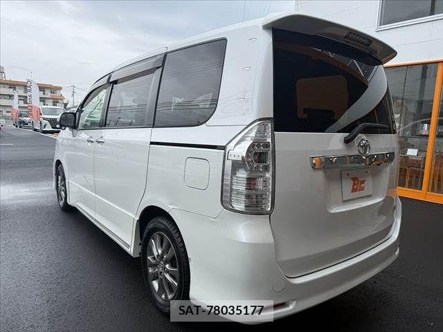 Toyota VOXY 2013-09 7360431-12