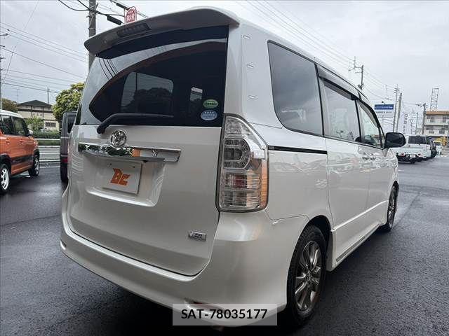 Toyota VOXY 2013-09 7360431-14