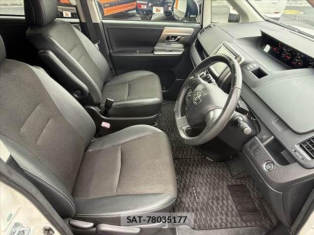 Toyota VOXY 2013-09 7360431-15