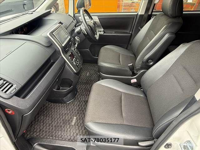 Toyota VOXY 2013-09 7360431-16
