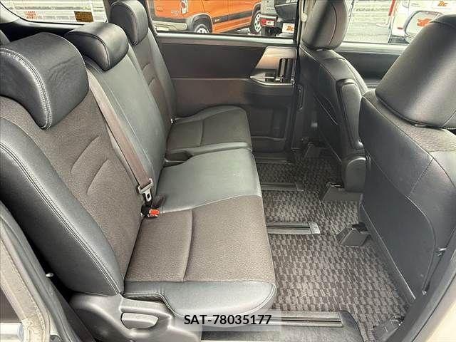 Toyota VOXY 2013-09 7360431-17