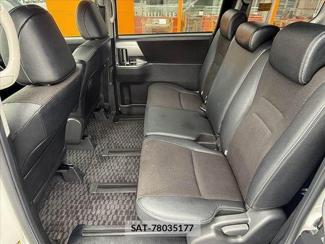 Toyota VOXY 2013-09 7360431-18