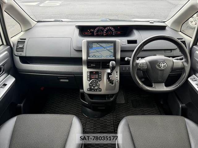 Toyota VOXY 2013-09 7360431-1