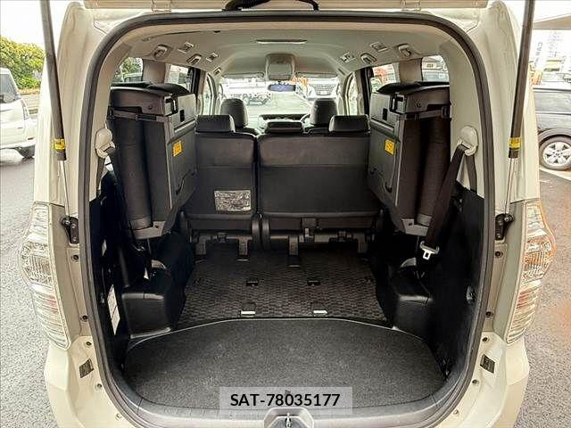 Toyota VOXY 2013-09 7360431-21