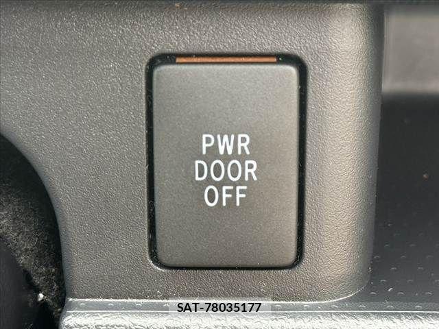 Toyota VOXY 2013-09 7360431-25