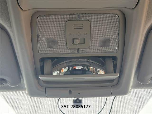 Toyota VOXY 2013-09 7360431-27
