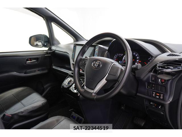 Toyota VOXY 2016-08 7360409-9
