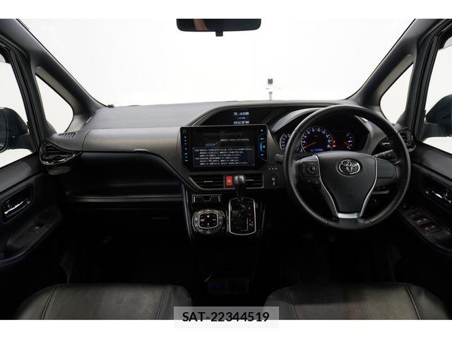 Toyota VOXY 2016-08 7360409-10