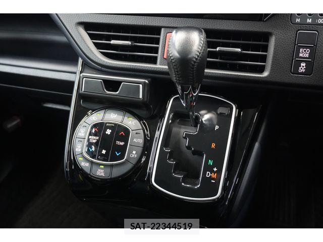 Toyota VOXY 2016-08 7360409-13