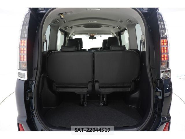 Toyota VOXY 2016-08 7360409-18