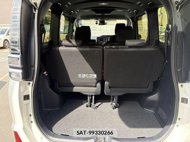 Toyota VOXY 2018-08 7360413-10