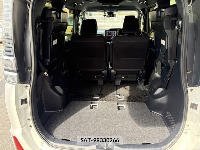 Toyota VOXY 2018-08 7360413-11