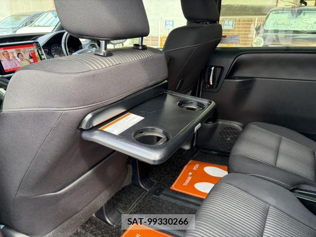 Toyota VOXY 2018-08 7360413-12