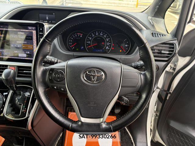 Toyota VOXY 2018-08 7360413-13