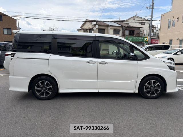 Toyota VOXY 2018-08 7360413-1