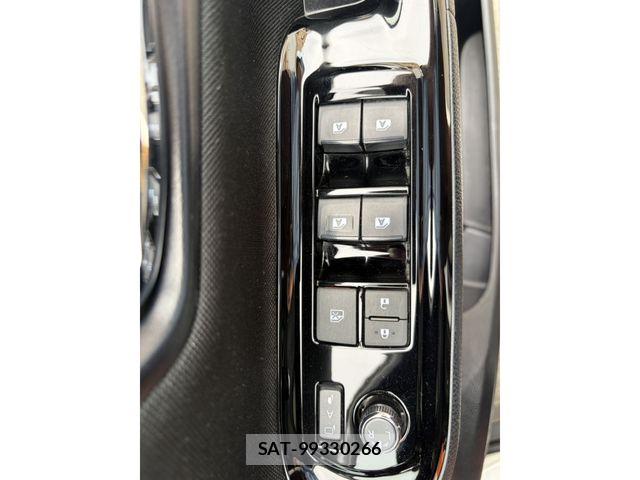 Toyota VOXY 2018-08 7360413-22