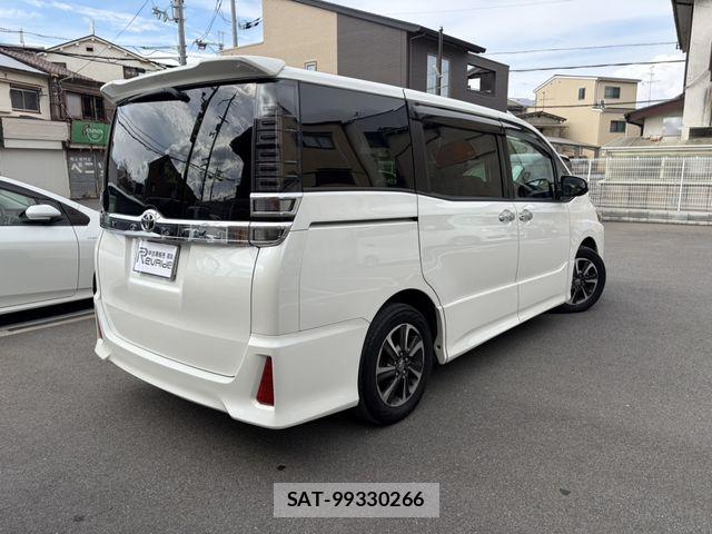 Toyota VOXY 2018-08 7360413-2