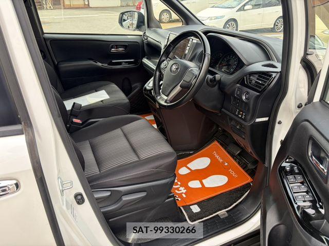Toyota VOXY 2018-08 7360413-3