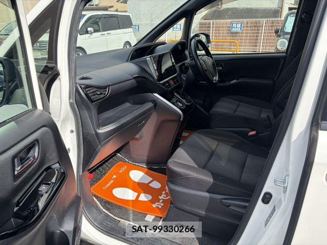 Toyota VOXY 2018-08 7360413-4