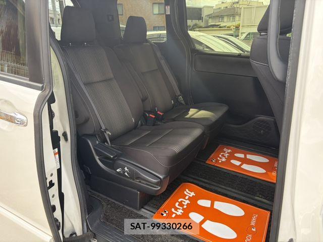 Toyota VOXY 2018-08 7360413-5