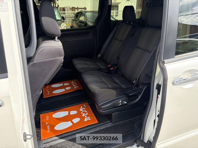 Toyota VOXY 2018-08 7360413-6